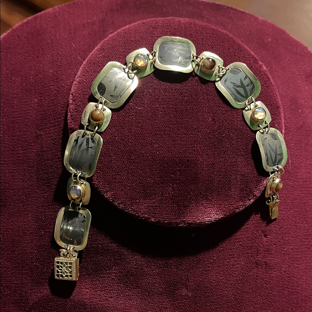 Holly Yashi Bracelet. Signed Holly Yashi. Retired And Hard To Find Style.